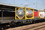 Polnischer Containertragwagen mit EUROTAINER Kesselcontainer (Gefahrguttransport 46/1381 Phosphorbef�llung) beladen.
