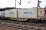 Polnischer Containertragwagen vom Typ Sgns 60.121 beladen mit zwei Containern (NJHOF WASSINK) eingestellt mit der Nr.