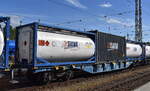 Ein polnischer Drehgestell-Flachwagen für Containertransporte der polnischen Fa.