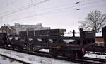 Polnischer Drehgestell-Flachwagen mit Lademulden für Coils vom Einsteller LAUDE SMART INTERMODAL S.A.