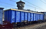 Polnischer Drehgestell-Hochbordwagen vom Einsteller Promobil Fleet SP. z o o. mit der Nr. 33 RIV 51 PL-PMF 5330 514-9 Eaos in einem Ganzzug am 18.03.26 Durchfahrt Bahnhof Kostrzyn nad Odrą (Polen).