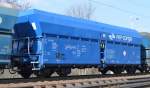 Vierachsiger Schüttgutwagen mit schlagartiger Schwerkraftentladung der polnischer PKP Cargo mit der Nr.