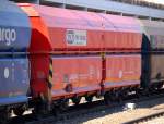 Polnischer Sch�ttgutwagen in roter Farbe eingestellt mit der Nr.