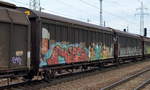 Zweiachsiger schwedischer Schiebewandwagen vom Einsteller Green Cargo mit der Nr. 21 RIV 74 S-GC 226 5 710-6 Hbins 763 am 13.05.17 Bf. Flughafen Berlin-Schönefeld.