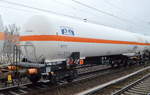 Gasdruckkesselwagen der Fa. Aretz GmbH & Co.KG mit Registrierung in der Schweiz mit der Nr. 33 TEN 85 CH-ARETZ 7813 395-5 Zags (UN-Nr.: 23/1077 = Propen) am 05.12.17 Berlin-Karow.