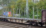 Slowakischer Drehgestell-Flachwagen mit hohen Rungen der ZSSK Cargo mit der Nr.