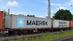 �lterer tschechischer Gelenk-Containertragwagen vom Einsteller METRANS mit der Nr. 33 RIV 54 CZ-MT 4960 632-6 Sggrss in einem Metrans Containerzug am 21.05.26 H�he Magdeburg-Neustadt.