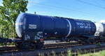Kesselwagen vom Einsteller WASCOSA AG mit tschechischer Registrierung mit der Nr. 33 TEN CZ-WASCO 7838 067-8 Zacns zum Transport von Kerosin (Jet A 1 / UN-Nr.: 30/1863) in einem Ganzzug am 18.05.26 H�he Bahnhof Magdeburg-Neustadt.