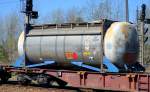 Ein ziemlich gewaltiger Kesselcontainer der Fa.? für das hochexplosive Transportgut 2-Propanol UN-Nr.