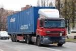 Sieht fast ein wenig �berproportioniert aus, die kleine DAF CF Zugmaschine mit dem gro�en Container auf dem Auflieger, der aus Holland kommende Sattelzug der Fa.