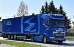 Smurfit Westrock GmbH, Wellpappenwerk mit einem Sattelzug mit DAF XG+ 530 Zugmaschine am 21.04.26 Bahnübergang Rodleben.