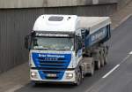 IVECO STRALIS Zugmaschine vom Fuhrunternehmen Erler Wennigsen als Sattelkipper mit Planenabdeckung, 08.09.10 Berliner Stadtautobahn H�he Knobelsdorffstr.