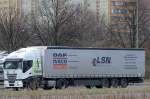 IVECO STRALIS 420 Zugmaschine mit Auflieger von L.S.N.(COSTRALIS) am 26.11.15 Berlin-Springpfuhl.
