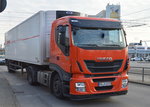Sped. LM MEYER LOGISTIK mit IVECO STRALIS 460 E6 Zugmaschine mit Trailer am 09.11.16 Berlin-Marzahn.