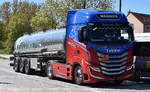 Toller Tanksattelzug mit Tankaufleger der Fa. MCW Müller Chemikalien Wertstoffe GmbH - Geldern (Befüllung lt. UN-Nr.: 80/1830 = Schwefelsäure mit mehr als 51 % Säure) mit IVECO Zugmaschine (MAGIRUS?) am 29.04.26 Höhe Brandenburg Hbf.