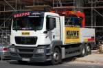 Ein MAN TGS 26.440 mit Ladefl�che mit Pritschenumrandung f�r Baustoffe mit Aufsatzkran PALFINGER Typ PK 21001 L der Fa.