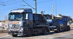 Schrott Wetzel OST GmbH mit einem MB ACTROS Absetzkipper + Hänger am 20.03.25 Höhe Bahnübergang Bahnhof Rodleben.