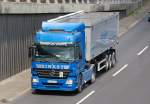 MB ACTROS 1843 mit gro�volumigen Sattelkipperauflieger der TRANSPORTGRUPPE KINAST, 12.07.11 Berliner Stadtautobahn H�he Knobelsdorffstr.
