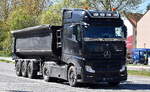 Ein Sattelkipper aus Brandenburg mit MB ACTROS 1851 Zugmaschine am 29.04.26 Höhe Brandenburg Hbf.