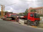 MB ACTROS 2544 mit Ladebr�cke beim Abladen eines VOLVO EC290B NLC (RWG I) der Fa.