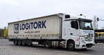 Türkischer Logistiker Logitork.com mit einem Sattelzug mit MB ACTROS 1848 Zugmaschine am 13.04.26 Berlin Marzahn.