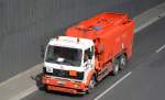 Ein älterer MB 2433 Tanklaster der Fa.