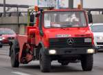 Spezialaufbau eines MB UNIMOG mit hydraulisch absenkbarer Ladefl�che zum Fahrzeugtransport (Gabelstapler), Berliner Stadtautobahn H�he Spandauer Damm Br�cke, 05.12.08