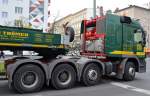 Bei diesen modernen Schwerlastzugmaschinen wirken die Schwerlasttürme bei weitem nicht mehr so gewaltig wie bei früheren Modellen, die Seitenansicht einer MB ACTROS V8 4160 Zugmaschine von