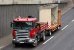 SCANIA R400 PS Baukipper mit Hydraulikgreifarm und H�nger mit Baufertigteil, 08.09.10 Berliner Stadtautobahn H�he Knobelsdorffstr.