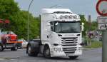 SCANIA R 440 Zugmaschine mit leerem Containerträgerauflieger der Sped.