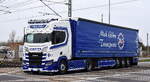 Mick Gühne Transport (Inh. Michael Gühne) mit einem optisch beeindruckenden Sattelzug mit SCANIA 560R Zugmaschine am 24.03.26 Bahnübergang Rodleben.