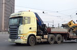 Ganz interessant, diese SCANIA R470 Zugmaschine ist als Selbstlader ausgestattet, 10.11.16 Berlin-Marzahn. 