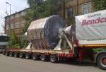Hier das Ladegut aus der N�he, sieht aus wie eine Flugzeugturbine auf der Ladebr�cke des Schwerlastzuges der Sped.