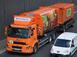 Die Recycling Firma Bartscherer mit ihrem noch recht neuen VLVO FMX 540 Abrollkipper mit Spezialentsorgungsabrollbehältnis mit Haller Lotos-System für den Einmannbetrieb mit Seiten- oder