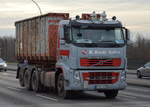 VOLVO FH16 Abrollkipper der Fa.K. Kroll + Sohn am 07.12.16 Berlin-Marzahn. 