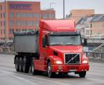 Ein VOLVO NH12 Hauber als Sattelkipper der Fa.