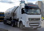 VOLVO FH 500 Zugmaschine mit Siloauflieger der Sped.