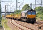 Hier noch mal der Zug mit unbeladenen DGT Schwellenwagen und der BR 266, 31.05.11 Bhf. Flughafen Berlin-Sch�nefeld.