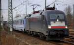 MRCE Dispolok ES 64 U2-072 Mietlok der DB mit der Berlin-Warschau Express Zuggarnitur bei der Durchfahrt im Bhf.