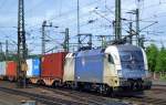 MRCE Dispolok 182 520-2 (ES 64 U2.020, Siemens Bj.2002) der WLB Cargo mit Containerzug bei der Durchfahrt Fulda Hbf.