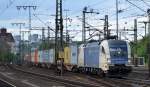 MRCE Dispolok 182 523-1 (ES 64 U2-023, Siemens Bj.2002) mit Containerzug bei der Durchfahrt Fulda Hbf.