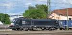 MRCE Dispolok 182 569-4 (ES 64 U2-069, Siemens Bj.2004) mit Containerzug am 30.05.14 Durchfahrt Fulda Hbf.