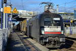 Der MRCE Taurus ES 64 U2-035 von TXL mit einem KLV-Zug am 28.11.16 Durchfahrt Bf.