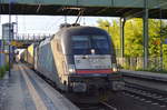 Ungewohnt früh war heute TXL mit dem MRCE Taurus ES 64 U2-067[NVR-Number: 91 80 6182 567-8 D-DISPO, Siemens Bj.2004]und KLV-Zug auf dem Berliner Außenring Richtung Norden unterwegs, 25.05.17
