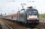 DB Regio mit dem MRCE Taurus 182 513-2/ES 64 U2-013 und der IRE Wagengarnitur Berlin-Hamburg bei der Durchfahrt BF.