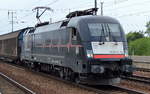 TXL mit dem MRCE Taurus ES 64 U2-070/182 570-2[NVR-Number: 91 80 6182 538-9 D-DISPO, Siemens Bj.2004]  WE LOVE TO CONNECT  mit Ganzzug Schiebewandwagen am 13.05.17 BF.