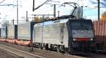 Leider im Gegenlicht, MRCE Dispolok der ERSR ES 64 F4-208 (91 80 6189 208-8 D-DISPO, Siemens Bj.2008) mit Containerzug am 06.11.12 Bhf.