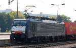 MRCE Mietlok ES 64 F4-213 f�r ERSR t�tig bei der Durchfahrt Bhf.