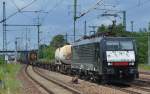 MRCE Dispolok  189 458-3/ES 64 F4-458 im Moment für DB Schenker tätig mit Containerzug am 03.06.15 Durchfahrt Bhf.