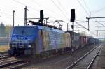 Und weil sie so schön ist und das Herbstlicht sie auch noch mal erstrahlen lässt, die ERSR E 189 206 mit dem Poznan-Shuttle am 29.06.15 Bhf.